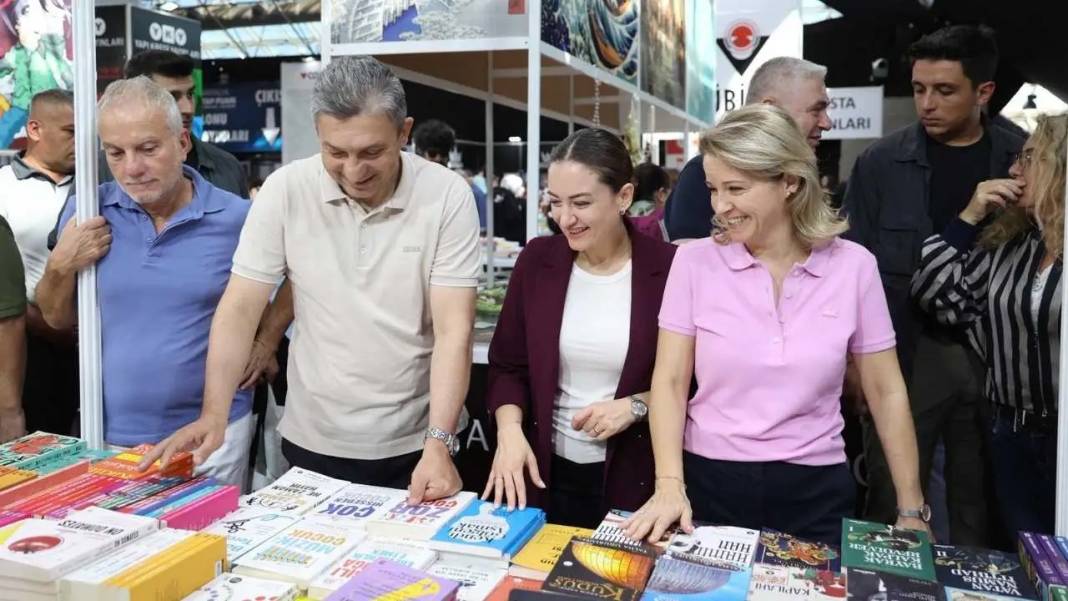 Antalya Kitap Fuarı Ziyaretçi Patlaması Yaşadı! 5